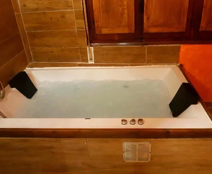 Foto de la bañera de hidromasaje de la Casa con jacuzzi la olivera