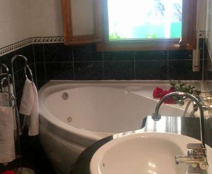 Foto de la bañera de hidromasaje que se encuentra en la Casa de campo en pelayos 