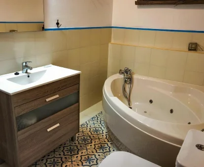 Foto de la bañera de hidromasaje que se encuentra en la Casa del Hortelano
