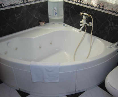 Foto de la bañera de hidromasaje que se encuentra en la Casa Doña Julia