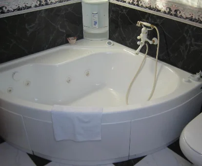 Foto de la bañera de hidromasaje que se encuentra en la Casa Doña Julia