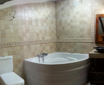 Foto de la bañera de hidromasaje que se encuentra en la Casa Gibranzos
