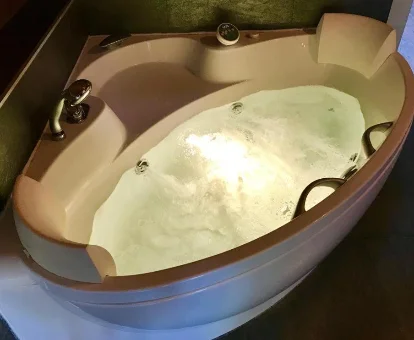 Foto de la bañera de hidromasaje de la Casa Gomez