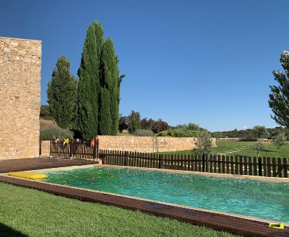 Foto de la piscina exterior de la Casa Herreros