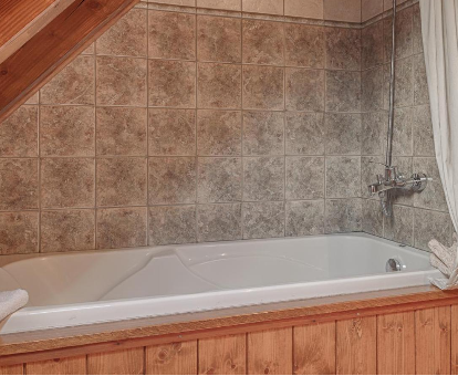 Foto de la bañera de hidromasaje ubicada en la Casa Lola Pirene
