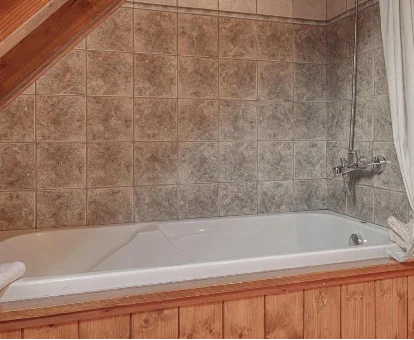 Foto de la bañera de hidromasaje ubicada en la Casa Lola Pirene 
