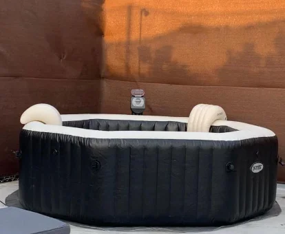 Foto del jacuzzi hinchable que se encuentra en la Casa Llurgo 
