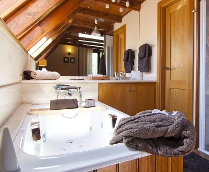 Foto de la bañera de hidromasaje ubicada en la Casa Lola Pirene 
