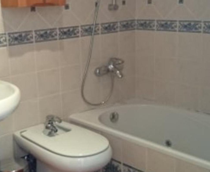 Foto del baño con bañera de hidromasaje de la Casa Menurka-Santa Clara
