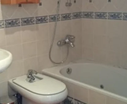 Foto del baño con bañera de hidromasaje de la Casa Menurka-Santa Clara 
