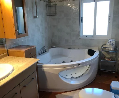 Foto de la bañera de hidromasaje que se encuentra en la Casa Pareada en Peñiscola