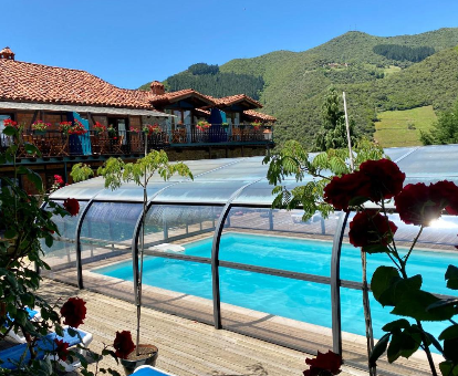 Foto de la piscina cubierta que se encuentra en la Casa Rural Alquitara 