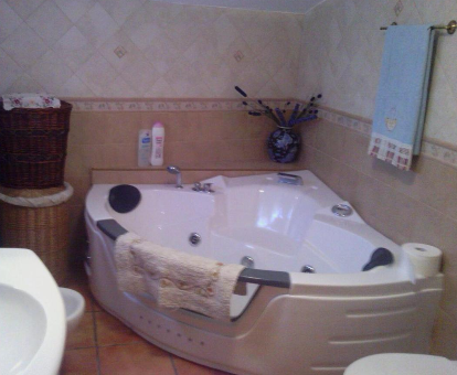 Foto de la bañera de hidromasaje que se encuentra en la Casa Rural Arroyofrio Riópar