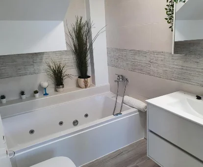 Foto de la bañera de hidromasaje que se encuentra en la Casa Rural Chelo 