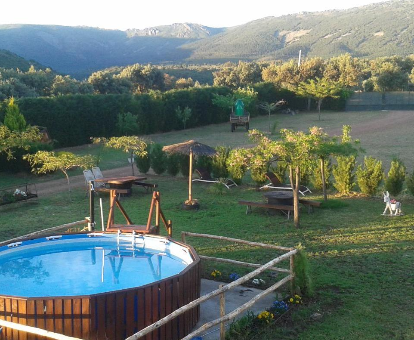 Foto de la piscina redonda que se encuentra en la Casa Rural Finca Los Pajaros
