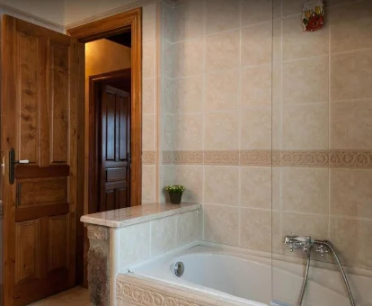 Foto de la bañera de hidromasaje que se encuentra en la Casa Rural La Panera