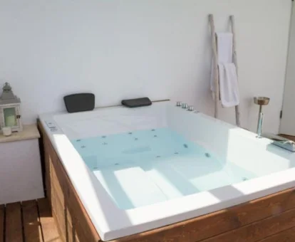 Foto del jacuzzi para 2 personas de la Casa Rural Las Tinajas de Naya