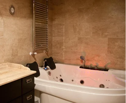 Foto del jacuzzi romático de la Casa Rural Madre Pepa 