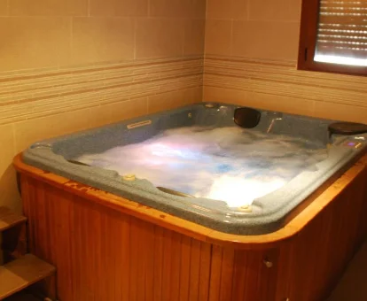 Foto del jacuzzi con baño de espuma de la Casa Rural Mirando a Gredos 