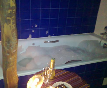 Foto de la bañera de hidromasaje con espuma de la Casa Rural Pájaro Bobo