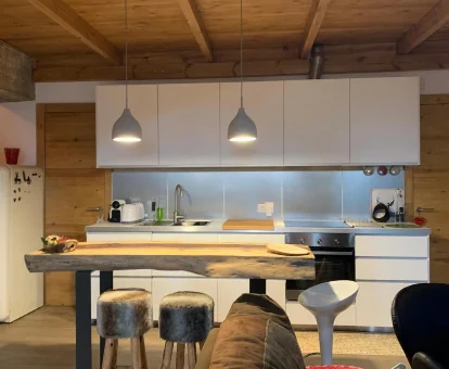 Foto de la cocina americana que se encuentra en la Casa Rural Pirineu Nevà