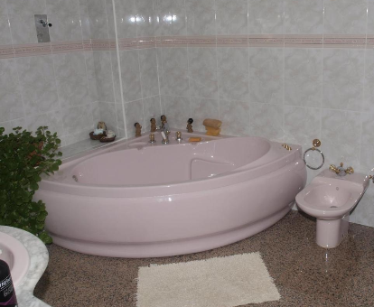 Foto de la bañera de hidromasaje que se encuentra en la Casa Valdecaballeros
