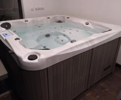 Foto del jacuzzi para 4 personas de la Casa Vallromanes BCN 
