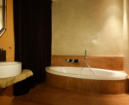 Foto de la bañera de hidromasaje que se encuentra en la Casa Vella del Panta
