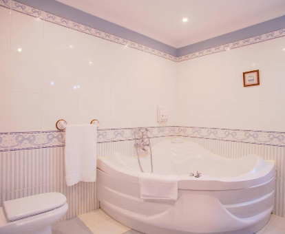 Foto de la bañera de hidromasaje que se encuentra en la Casa Villa Lucas