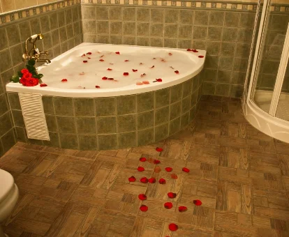 Foto de la bañera de hidroamsaje de las Casas Rurales Cazorla-Alcón