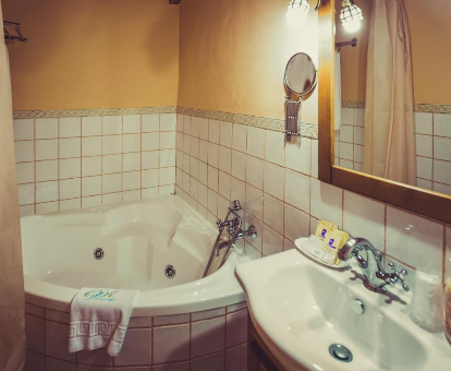 Foto de la bañera de hidromasaje que se encuentra en las Casas Rurales de Vicorto