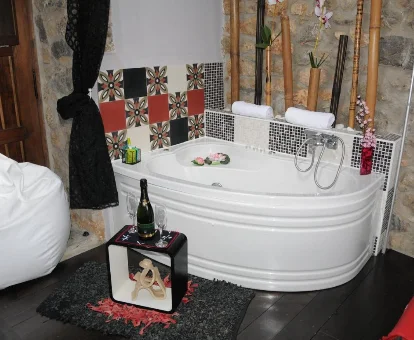 Foto de la bañera de hidromasaje que se encuentra en las Casas Rurales Entre Babia y La Luna