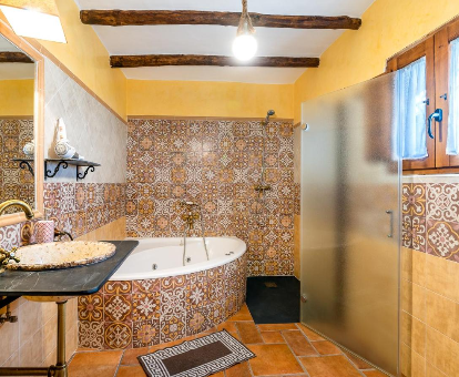 Foto de la bañera de hidromasaje del Cortijo la Loma de la Alpujarra