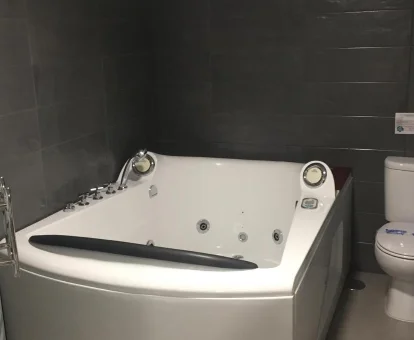 Foto del jacuzzi que se encuentra en el Deluxe Hostels & Suites Merida
