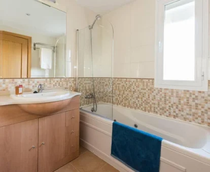 Foto de la bañera de hidromasaje de la casa Dream House for 10 in Aranjuez