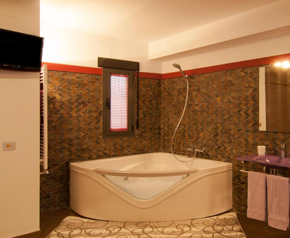 Foto de la bañera de hidromasaje que se encuentra en El Encanto de la Villa