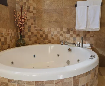 Foto de la bañera de hidromasaje que se encuentra en El Molí de Pontons Hotel Rural 

