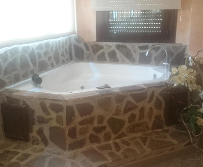 Foto de la bañera de hidromasaje que se encuentra en El Rincon del Moncayo