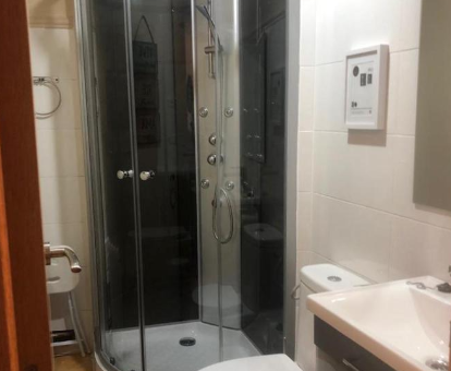 Foto de la ducha de hidromasaje del apartamento Enparantzan