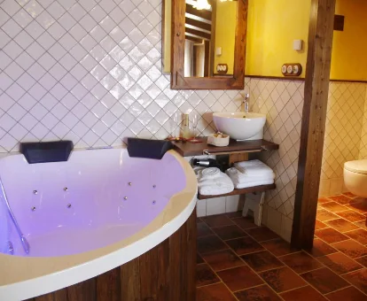 Foro de la bañera de hidromasaje que se encuentra en la casa Font D'en Torres Solo Adultos