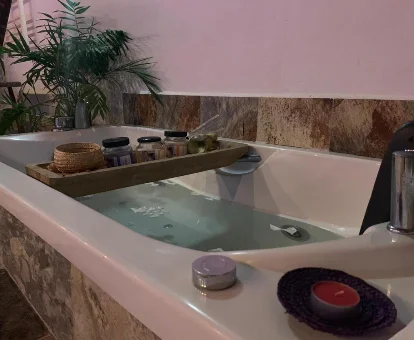 Foto de la bañera de hidromasaje de la  HACIENDA ROMERO I y II