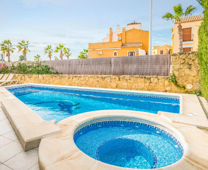 Foto de la piscina con jacuzzi de la casa Holiday home Almoradi Algorfa