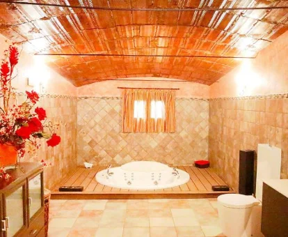 Foto de la bañera de hidromasaje situada en la casa Holiday Home L'Aldea 
