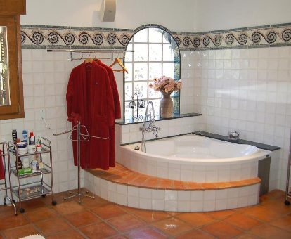 Foto de la estancia con bañera de hidromasaje que se encuentra en la casa Holiday Home Paris