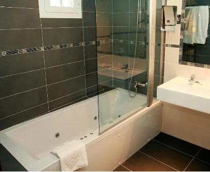 Foto de la bañera de hidromasaje que se encuentra en el Hostal Rural Villa Vieja 

