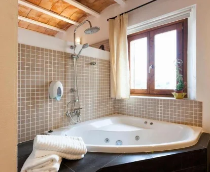 Foto de la bañera de hidromasaje del Hotel Can Riera 
