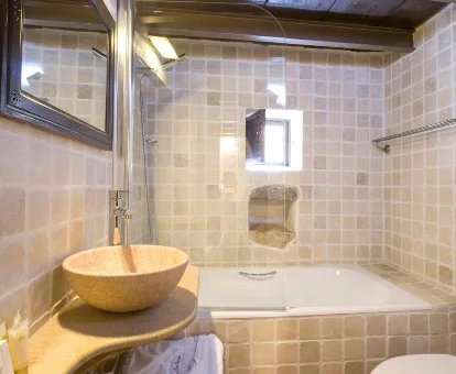 Foto de la bañera de hidromasaje del Hotel Rural Can Partit - Adults Only 
