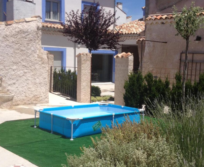 Foto de la piscina exterior de la casa La Alvardana