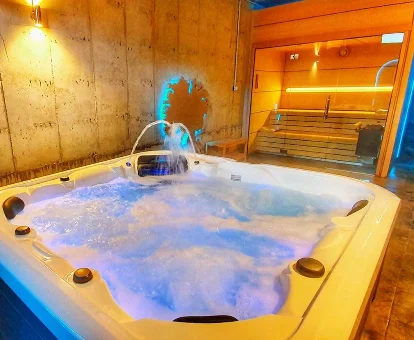 Foto del jacuzzi para 4 personas de la villa La Cantera Rural Spa 
