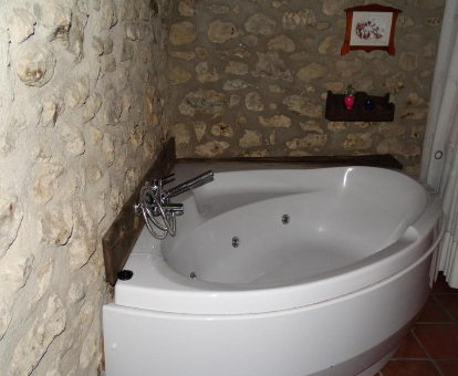 Foto de la bañera de hidromasaje de la casa La Cantonera

